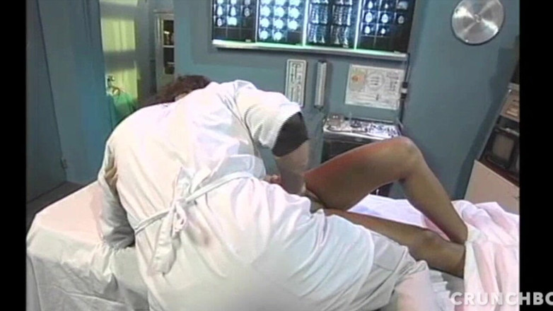 Bitch Girl Video: Трахнул грубо медицинский препарат в униформе в больнице