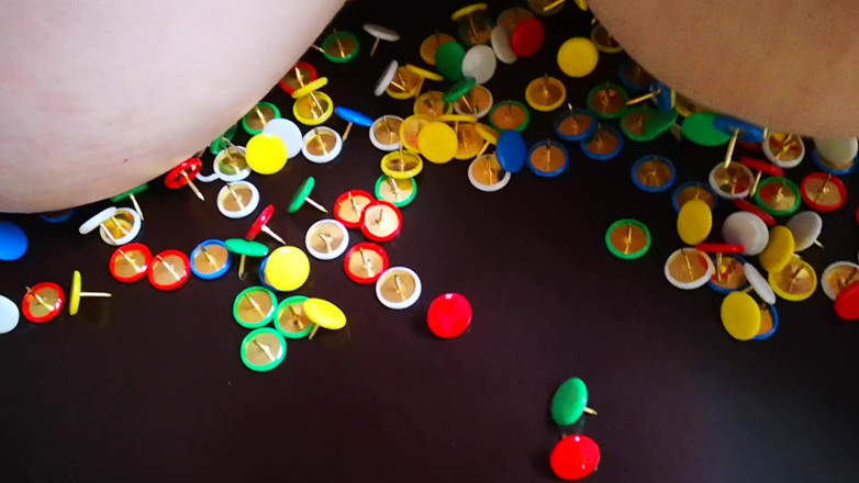 Bouncy Tits Action: Spingi i miei capezzoli nelle stacks