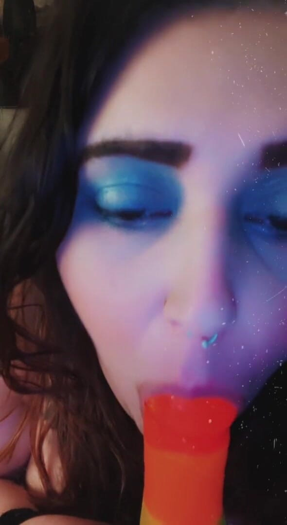 Nikki Danzig: Ssbbw sürtük oral becerileri pratik yapıyor