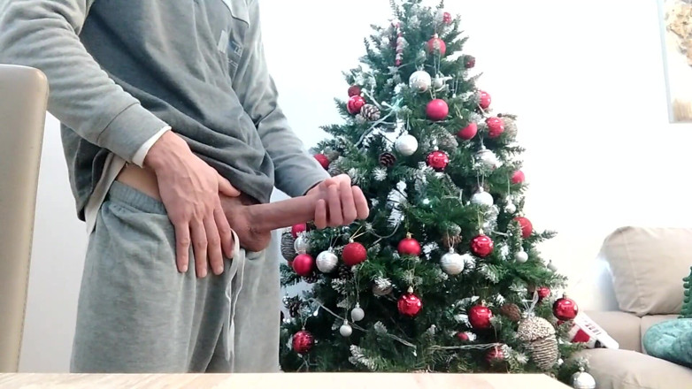 Elvissc: Feliz Natal, garoto bonito de pijama se masturba em Frente...