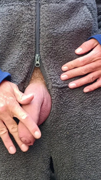 Big Uncut Cock Obrzeża i Cumming, Outdoor Onesie Wank dla Sąsiadów - Rockardglans