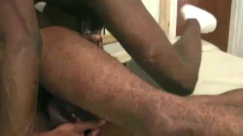Black fuckers with big cock: Disetubuhi oleh kontol hitam yang luar biasa di rumah