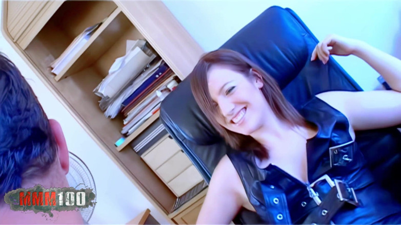 MMM100: Emy: 2 heiße lesbische schätzchen, die von einem spanischen groÃŸen schwanz...