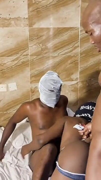 Bráchové šukají můj phat zadek