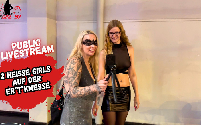 Bikergirl_97: 情色博览会的直播表演！