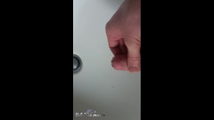 BadWarg: Kencing di wastafel kamar mandi - 04.04.2024