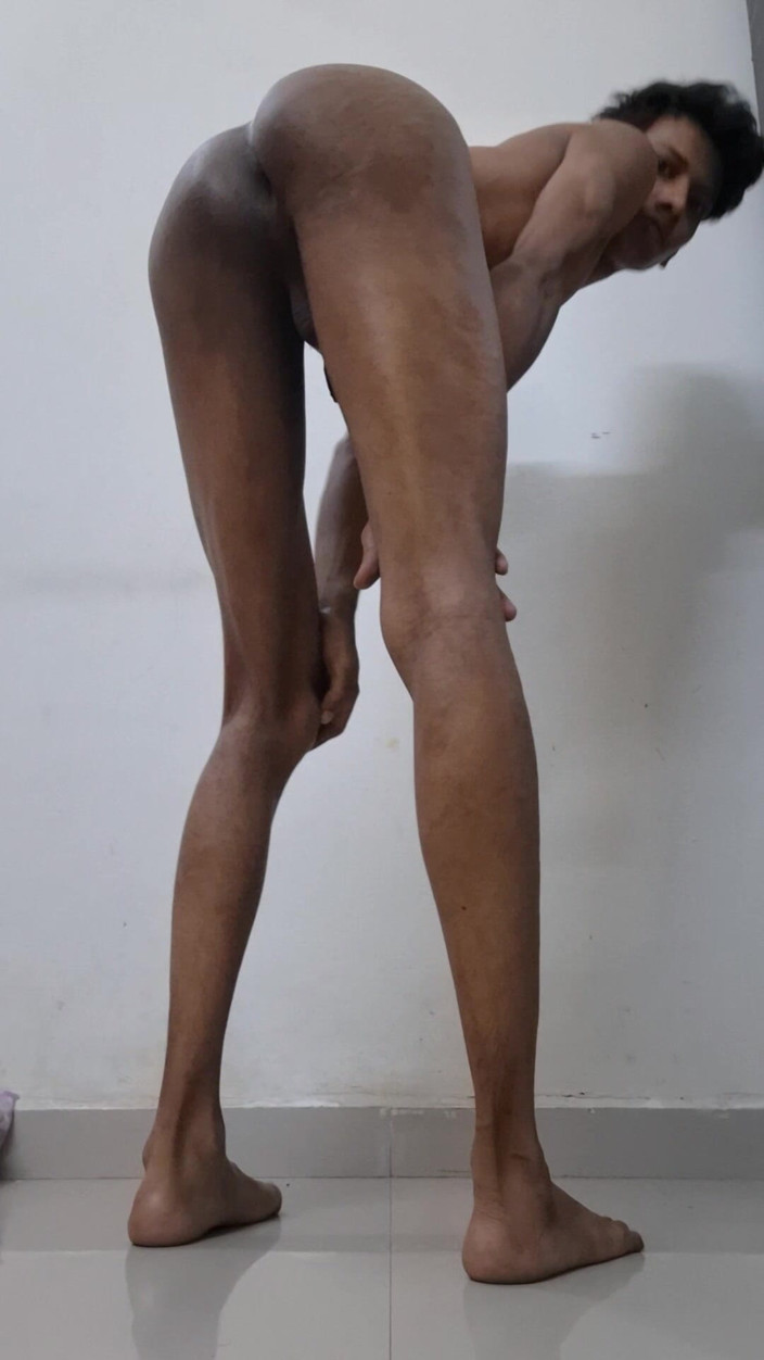 Linkedcloud: Sexy allenamento anale di un sissy effeminato