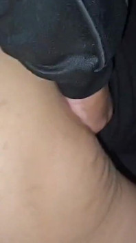 Isteri nakal pergi ke rumah swinger dan menghisap zakar lelaki