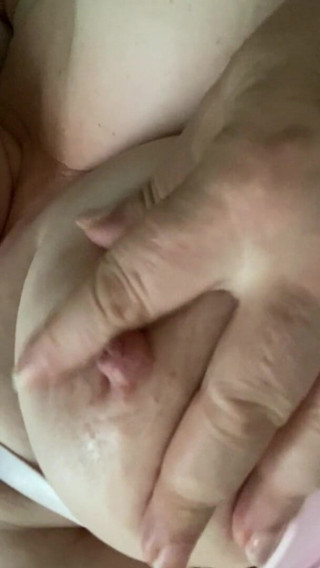 Maryshas Tits: Primer vid.. Mis tetas y pezones largos y duros