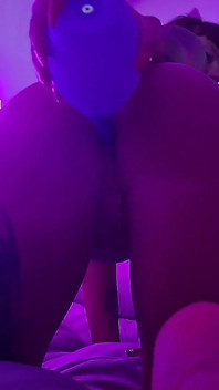 마이크를 사용하여 생일 Douche 방귀