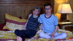 Phoenixxx: Im Bett mit zwei geilen jungs