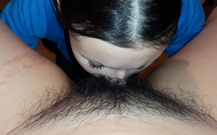 Lesbian-illusion: Saya lidah pepek berbulu teman wanita saya hingga orgasme - lesbian-ilusi