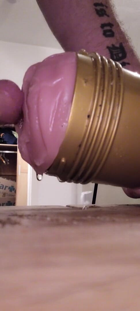Immergeil: Magrinha tatuada cara fode seu fleshlight POV