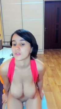 Myla_angel calda cavalca il dildo bagnato in Argomento rosa, tette fuori!