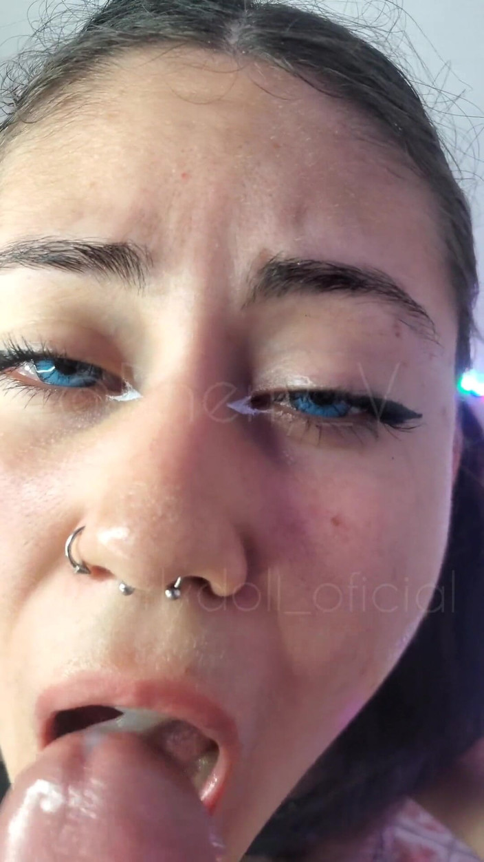 DherlyDoll: 我朋友的女友喜欢我的，她吞下了所有的