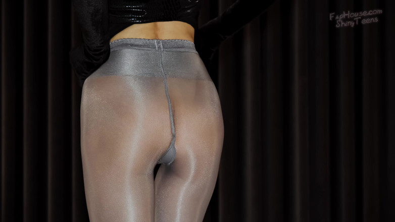 Shiny teens: 900 Błyszczące srebrne rajstopy Wolford i Minidress Snake