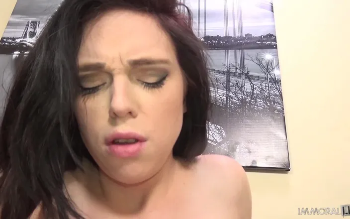 Immoral Live: Mary Jane Mayhem se fait baiser