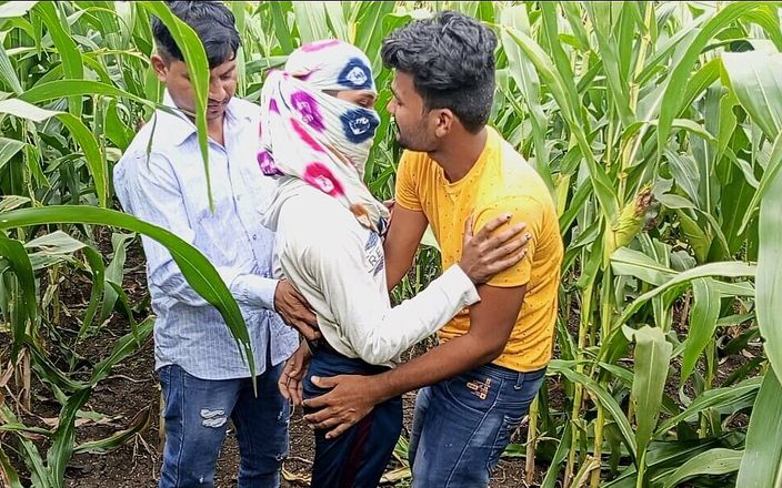 Indian Hijraji: Il boyfrend trans dell'indiana Pooja ha portato una nuova amica...