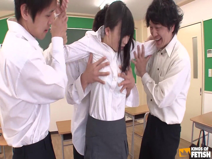 Pure Japanese adult video ( JAV): Une prof japonaise squirte beaucoup dans la salle de classe...