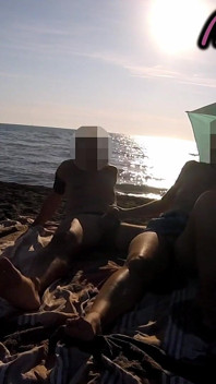 Bu guru perancis yang berisiko kepergok masturbasi di pantai ramai-ramai sampai muncrat ekstrem