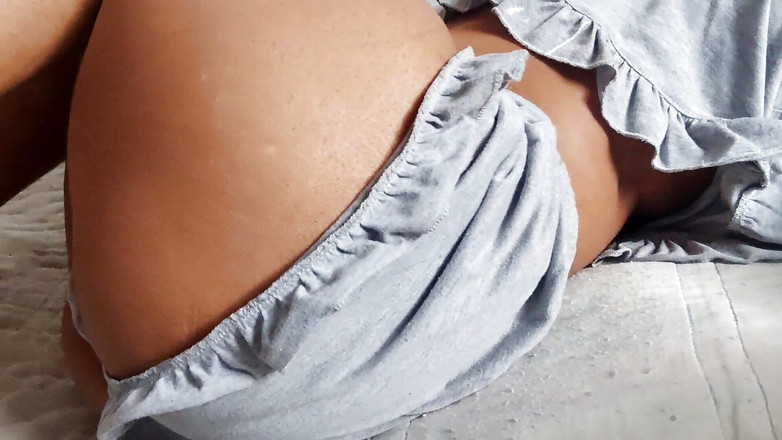 Brunnete Sofi: Tôi thức dậy rất hứng tình, và ngay cả âm đạo của...