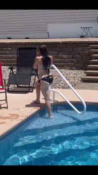 I love swimming, do you? 