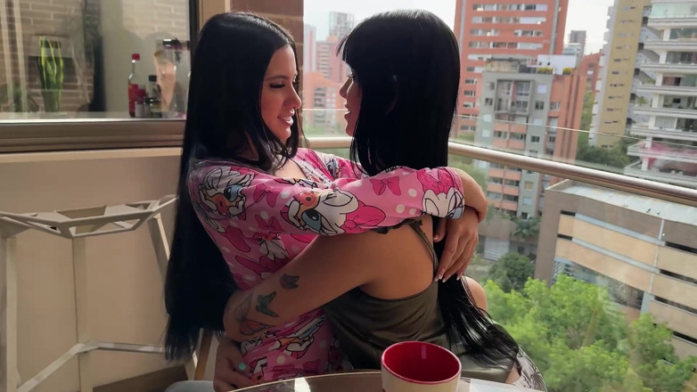 Ambar Prada: Lesbian terangsang penuh keseronokan, makanan pussy, amber Prada &amp; Yenifer Chacon
