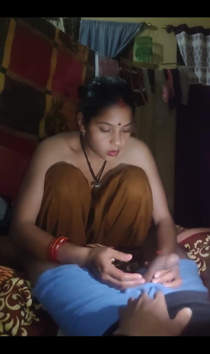 sashaa: Video penuh bhabhi desi kampung memberikan blowjob dan menunggang batang...