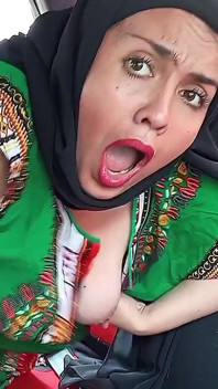 Indian Woman Wearing Hijab Had Sex in Car