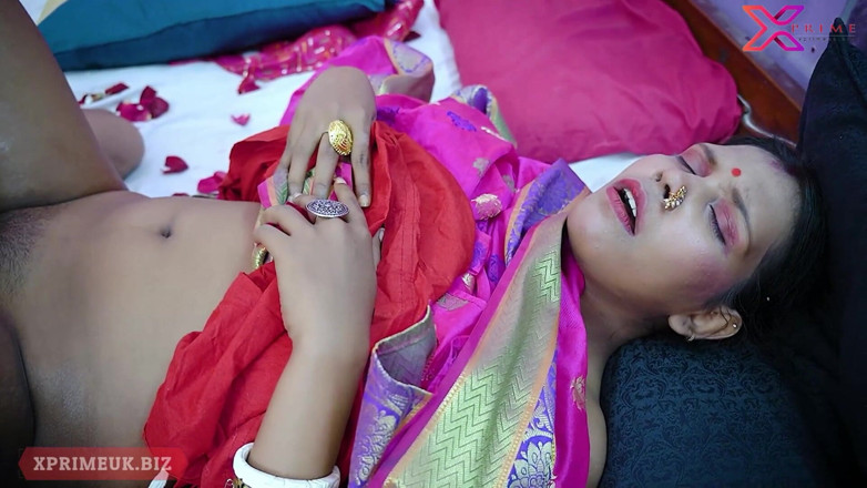 Creative Pervert: Une desi indienne mariée infidèle se fait baiser par un...
