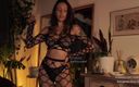 Effy Loweell studio: Model instagram cantik lagi pamer tubuh bertatonya dengan lingerie seksi...