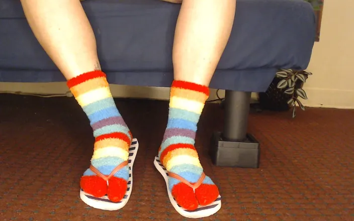 Abby Anna: Fluffy Fuzzy Socks Flip Flops Shoeplay.