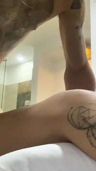 La matrigna latina mi chiede un massaggio, ma io le do il mio cazzo!