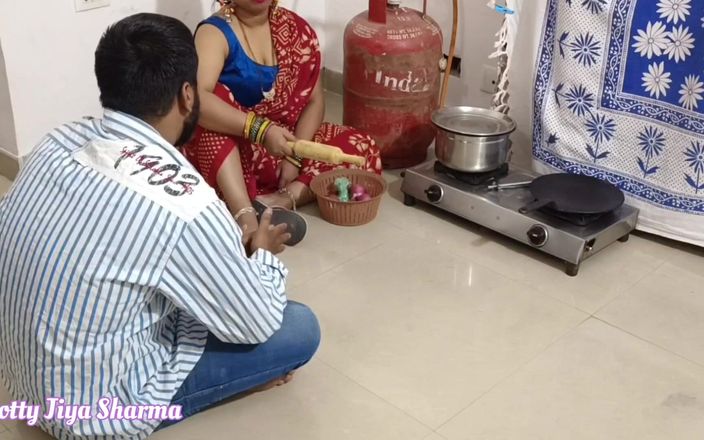 Hotty Jiya Sharmaa: Bhojpuri Bhabhi在她的小屌面前被她的岳父狠操