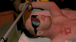 Dacotah Red связали, использовали и вспахали с машиной для траха - Nextdoorraw