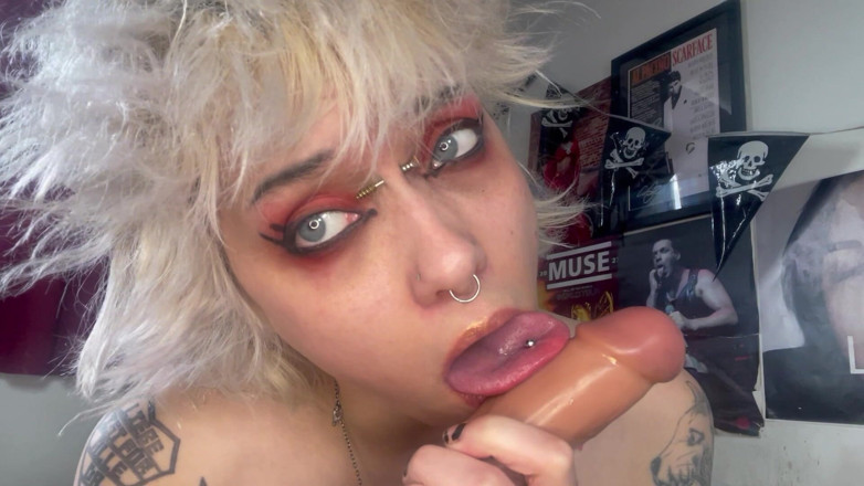Glitterqueen1999: Stepsister Fucks Her Lipstick off Blowjob Spit Fetish Long Tongue