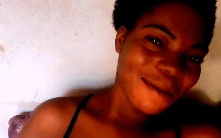 Judithxxx: Je regarde tous les voisins disponibles pour m’éjaculer