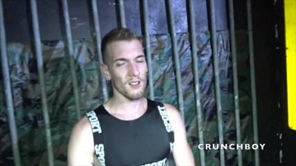Kinky Bareback Boys: Niesamowity gang bang w sieci cruiqin w Amsterdamie