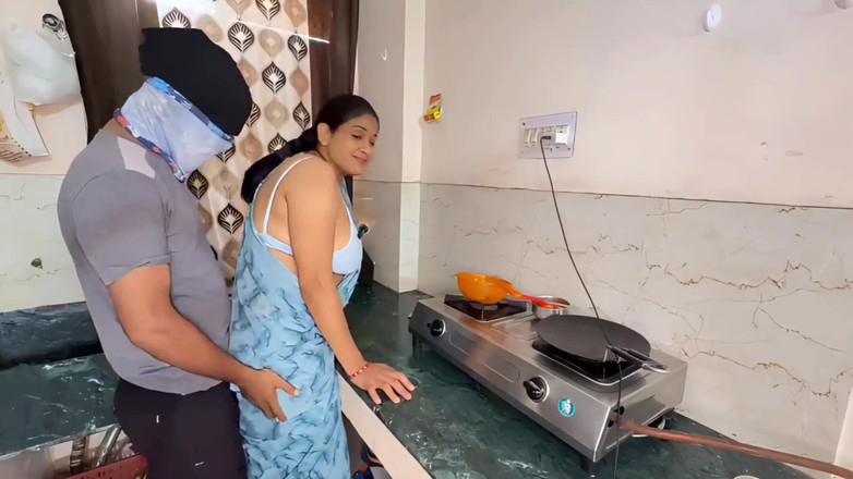 FantacyCouple: Indiana insoddisfatta sesso lussurioso con devar in cucina