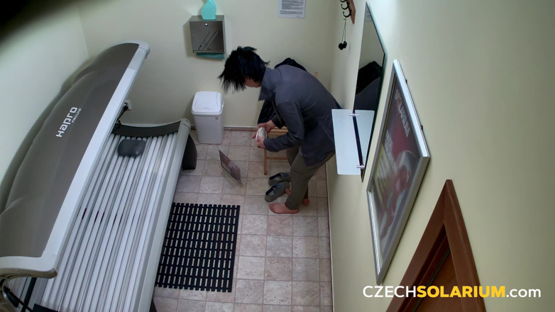 Czech Solarium: Czech Solarium 178 ragazza lesbica si spoglia per uno spettacolo bollente