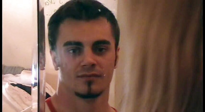 Femdom Austria: 彼女は彼に鏡を掃除させます