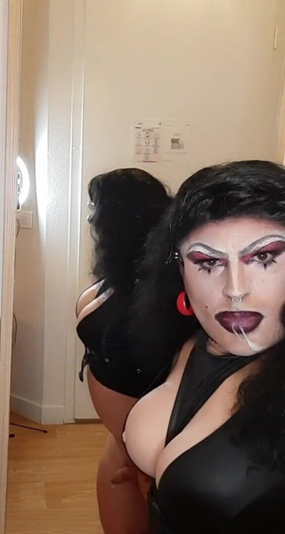 Elisakiom: Gotik seksi orta yaşlı seksi kadın aynaya boşalıyor