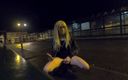 Themidnightminx: Masturbare ocupată în stația de autobuz