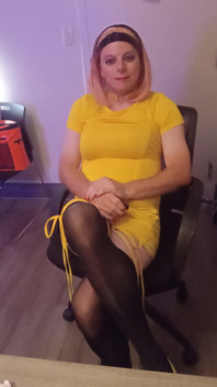 Gurl in Yellow