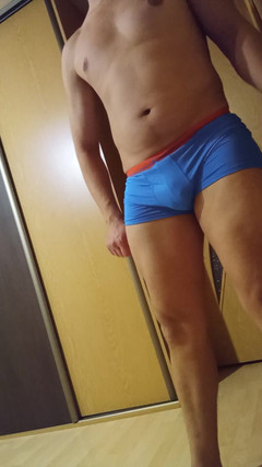 Monkey tree studio: Man solo masturberend. Kom klaar en krijg het.