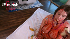 The Flourish XXX: Cibo di compleanno fetish donnona bianca stile con protagonista missy...
