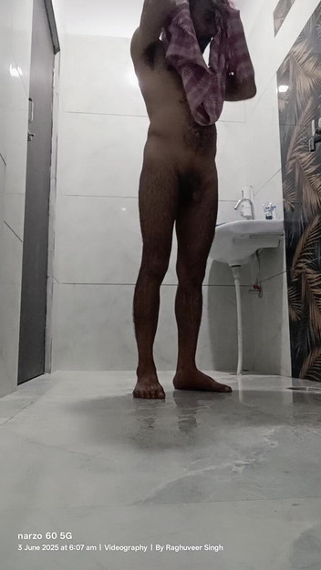 Rajasthani-old-lover: Tomando ducha