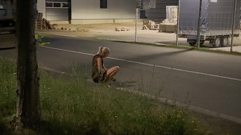 Miley Weasel: Brudna nylonowa dziwka jest pieprzona na ulicy