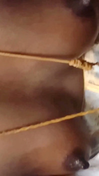 デシ・ワイフ・ブラッククイーン・レヌ BDSM 乳首プルプル&ハード胸締め付け 親友ギサネ!インディアンホワイフックス