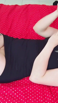 Apabila saya pulang dari tempat kerja, saya mempunyai orgasme sengit menggunakan alat penggetar Honeyplaybox saya